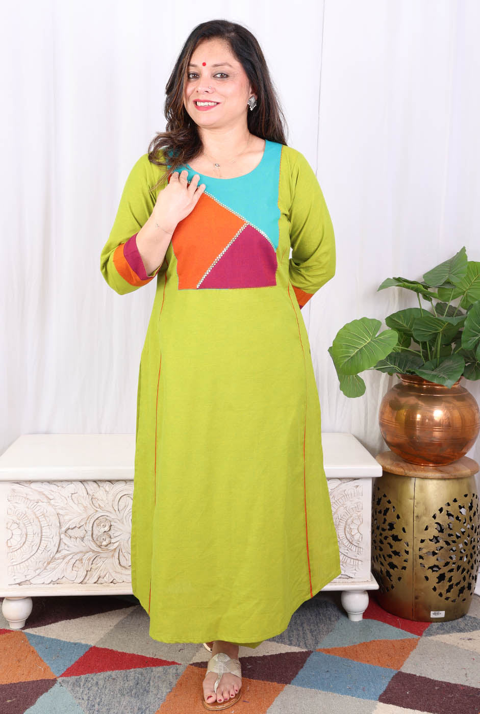 Green Kurta Pant Set with Sequin Highlighted Yoke