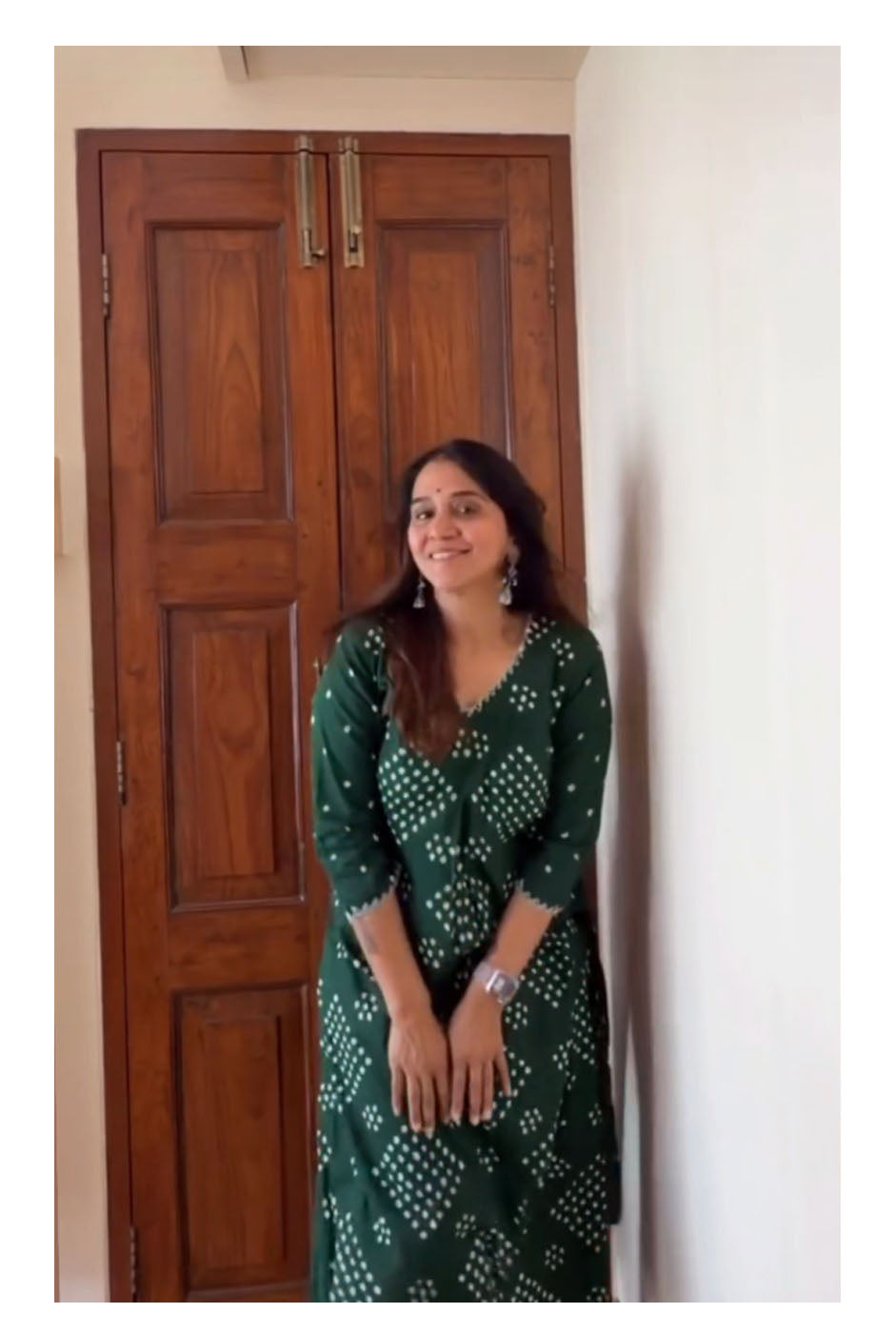 Bandhani Kurta with Handcrafted Neck Detailing Green