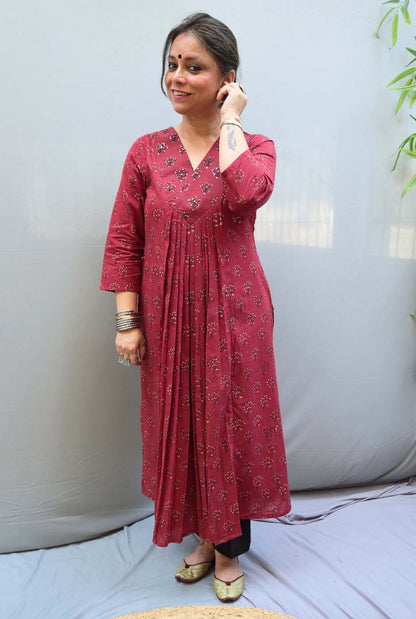 Nayantara Dabu Cotton Kurta