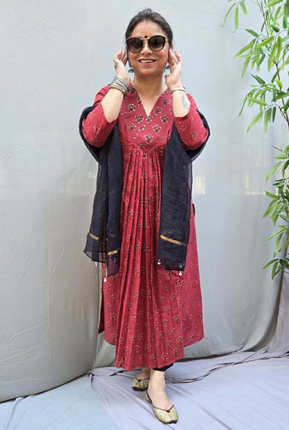 Nayantara Dabu Cotton Kurta