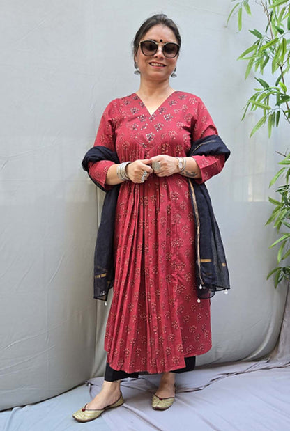 Nayantara Dabu Cotton Kurta