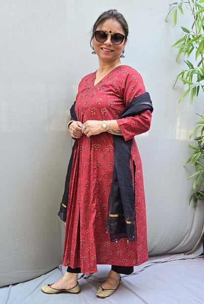 Nayantara Dabu Cotton Kurta