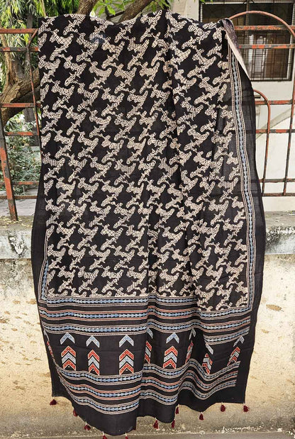 Arrow Hand Block Ajrakh Dupatta