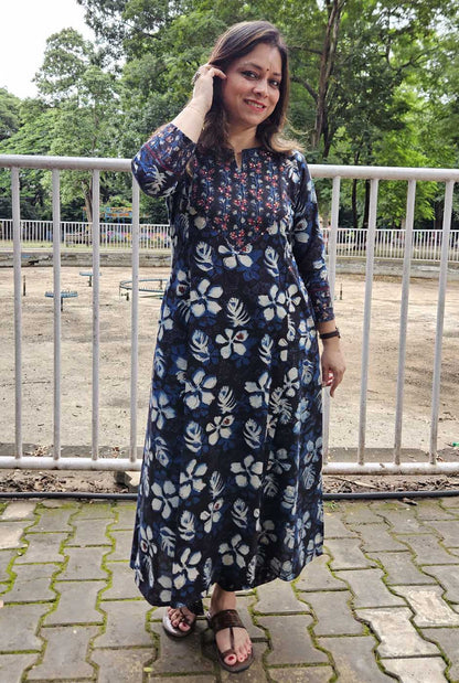 Elegant Blue Kurta with Embroidered Yoke
