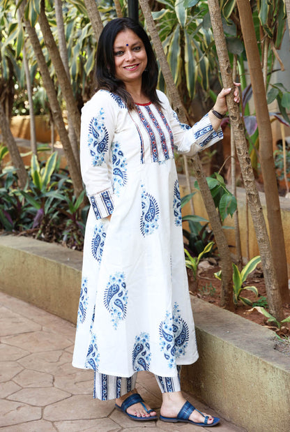 White Handloom Cotton Kurti Pant Set with Mul Lining