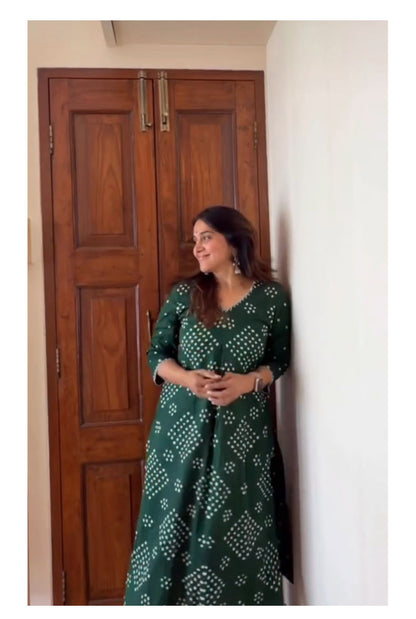 Bandhani Kurta with Handcrafted Neck Detailing Green
