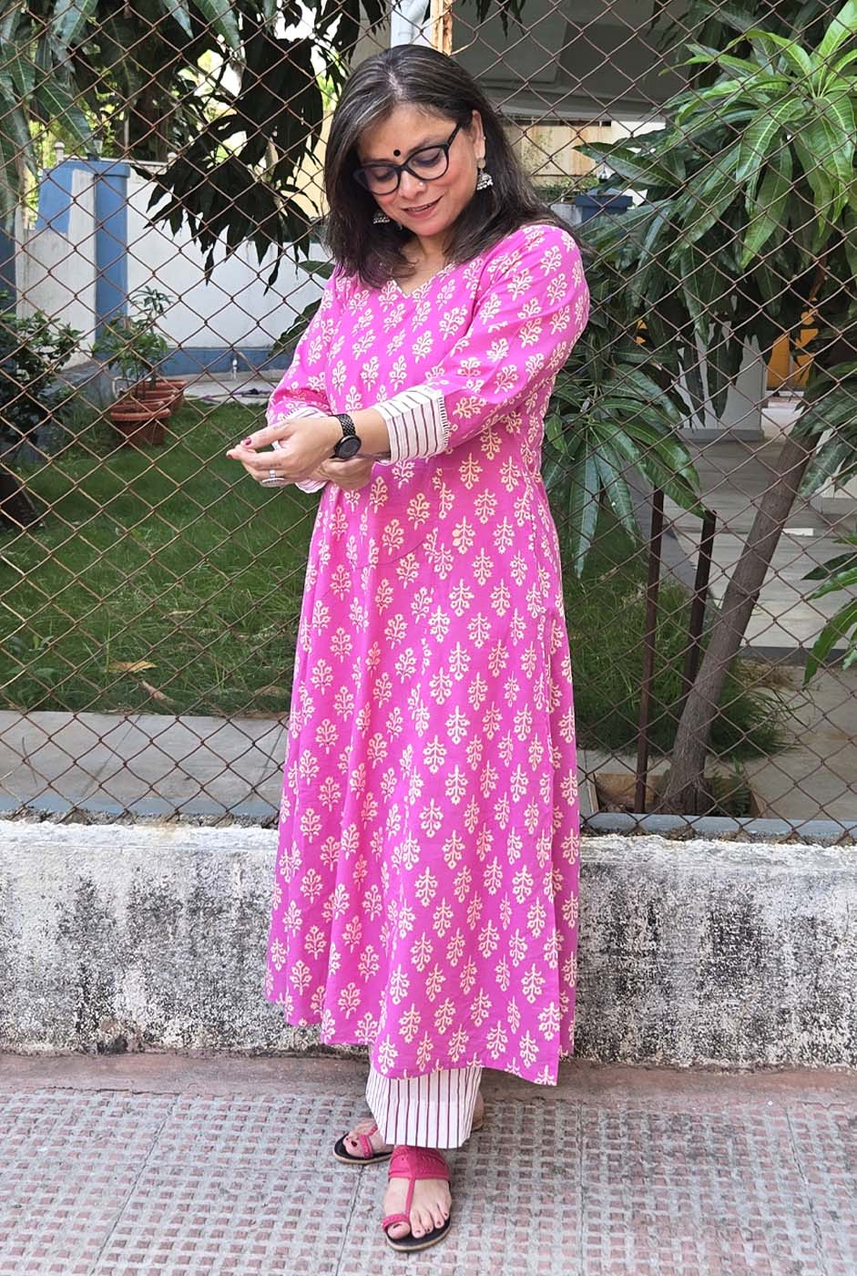 Set of 2 Meher – Pink Handblock Kurta Pant Set with Mirror Work