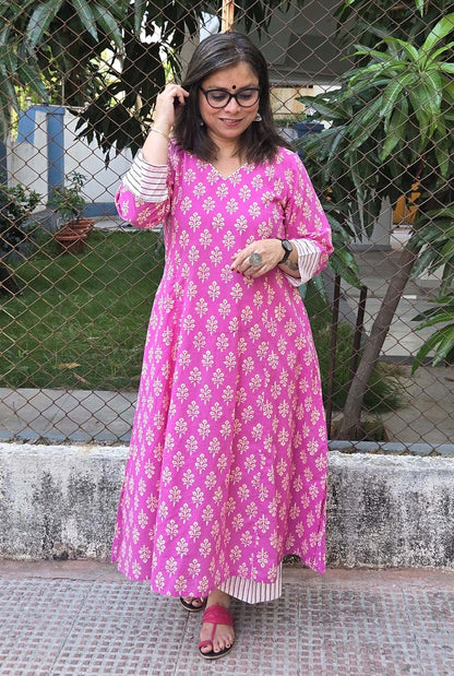 Set of 2 Meher – Pink Handblock Kurta Pant Set with Mirror Work