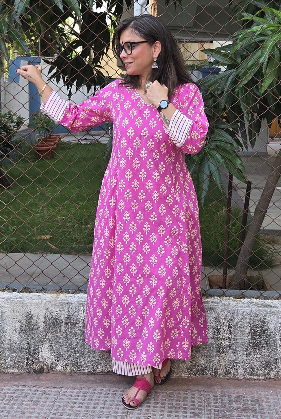 Set of 2 Meher – Pink Handblock Kurta Pant Set with Mirror Work