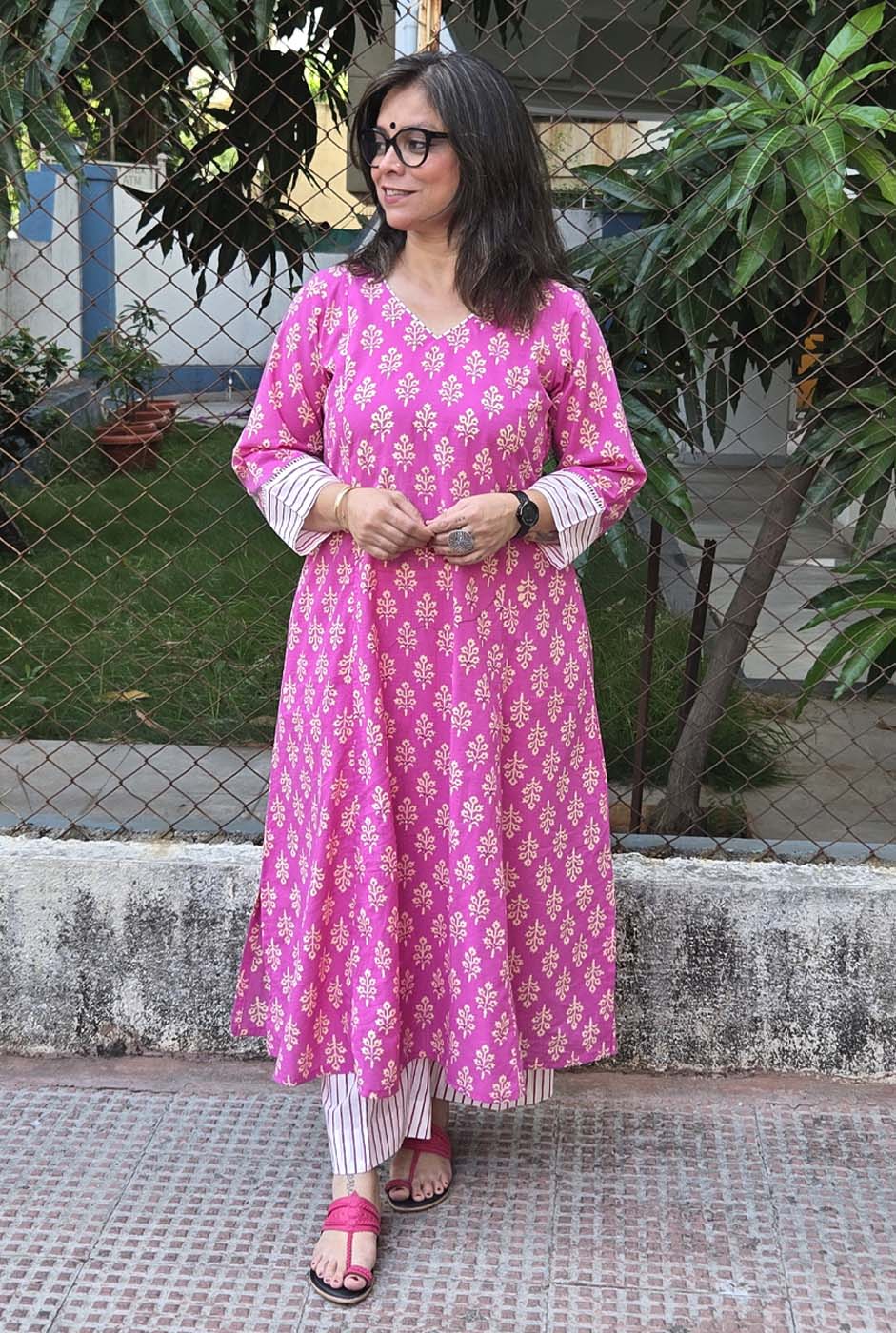 Set of 2 Meher – Pink Handblock Kurta Pant Set with Mirror Work